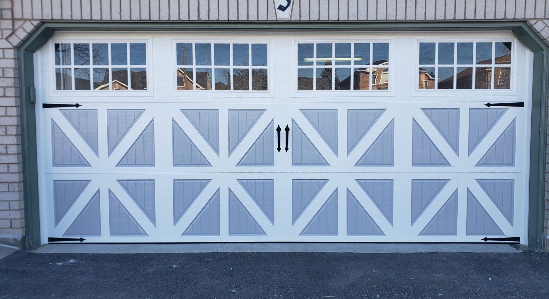 Carriage Court — Tanglewood Panel, White