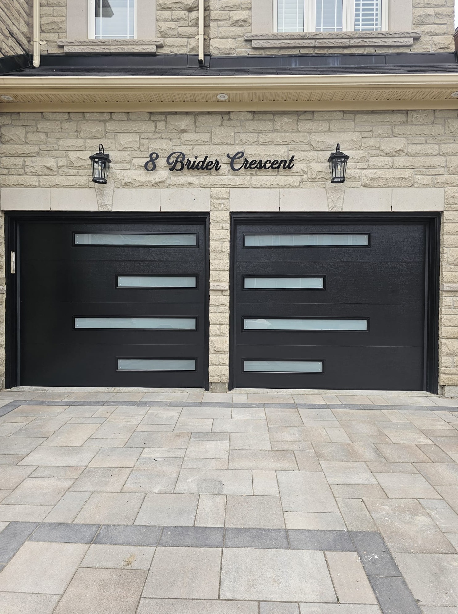 Heritage Carriage House — Black, Slim Mosaic Frosted