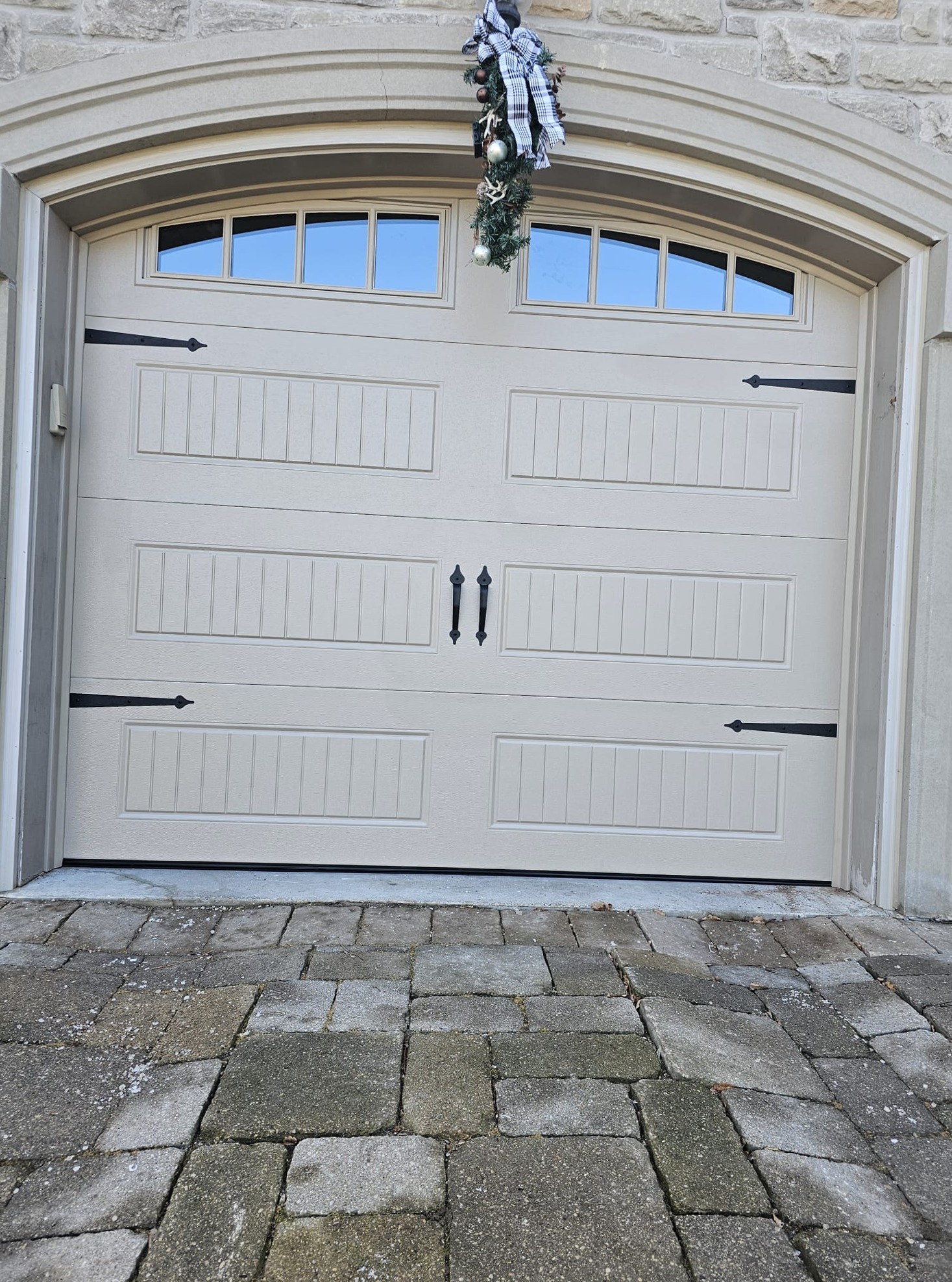 Heritage Carriage House — Sandstone, Arched Thames LP